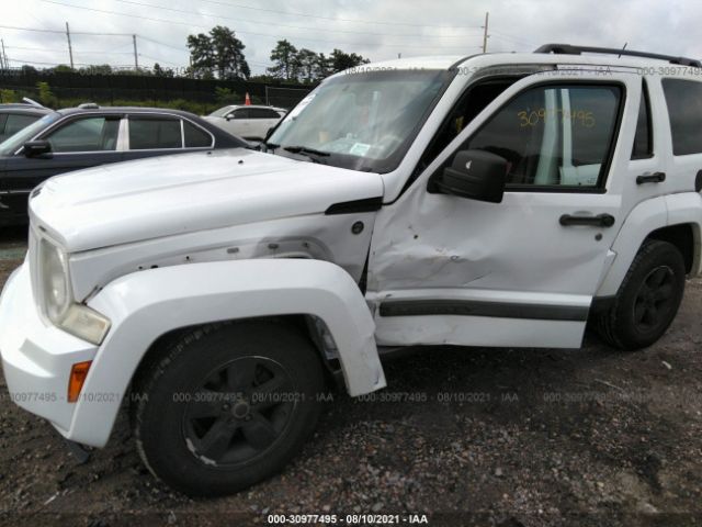 Photo 5 VIN: 1J4PN2GK4BW592418 - JEEP LIBERTY 