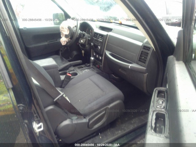 Photo 4 VIN: 1J4PN2GK5BW579290 - JEEP LIBERTY 