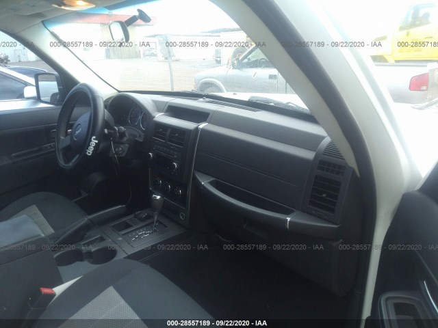 Photo 4 VIN: 1J4PN2GK6AW139366 - JEEP LIBERTY 