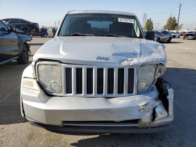 Photo 4 VIN: 1J4PN2GK6AW148262 - JEEP LIBERTY 