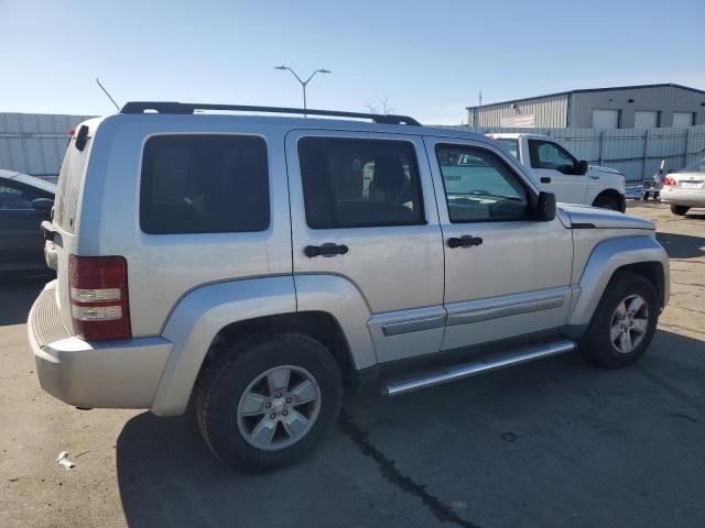 Photo 2 VIN: 1J4PN2GK6AW177745 - JEEP LIBERTY 