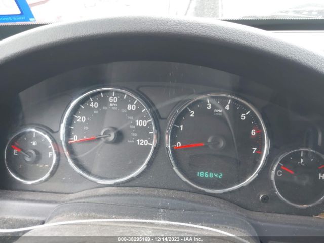 Photo 6 VIN: 1J4PN2GK6AW180211 - JEEP LIBERTY 