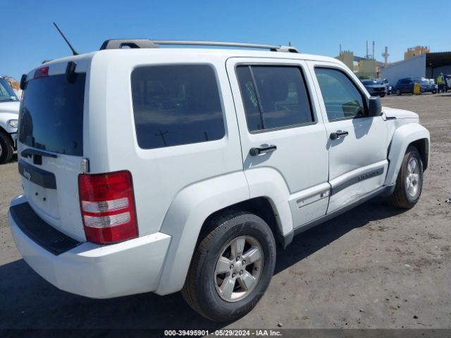 Photo 3 VIN: 1J4PN2GK6BW579394 - JEEP LIBERTY 