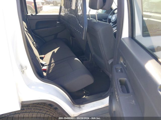 Photo 7 VIN: 1J4PN2GK6BW579394 - JEEP LIBERTY 