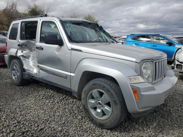 Photo 3 VIN: 1J4PN2GK6BW585986 - JEEP LIBERTY 