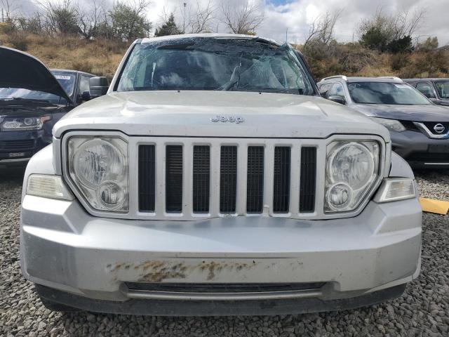 Photo 4 VIN: 1J4PN2GK6BW585986 - JEEP LIBERTY 