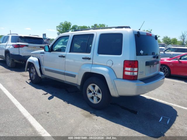 Photo 2 VIN: 1J4PN2GK6BW592548 - JEEP LIBERTY 