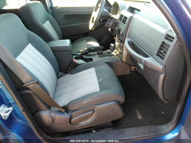 Photo 4 VIN: 1J4PN2GK7AW152871 - JEEP LIBERTY 