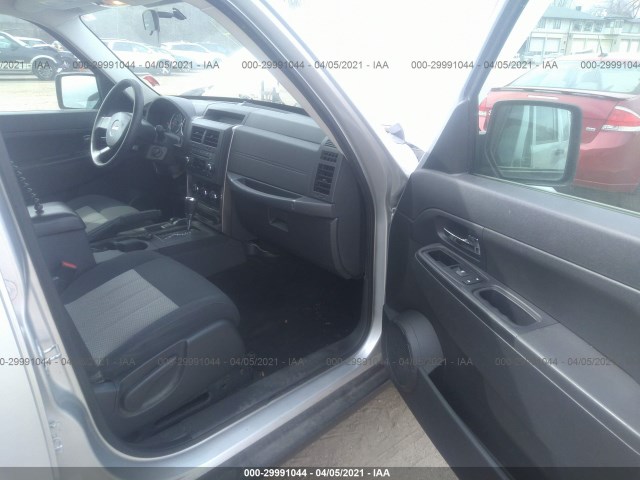 Photo 4 VIN: 1J4PN2GK7AW180718 - JEEP LIBERTY 