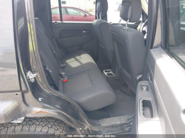 Photo 7 VIN: 1J4PN2GK7BW527613 - JEEP LIBERTY 