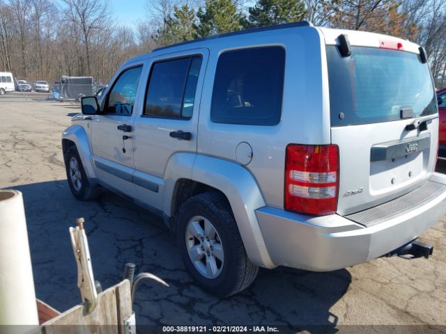 Photo 2 VIN: 1J4PN2GK8AW122956 - JEEP LIBERTY 