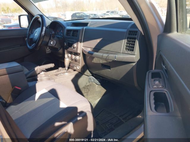 Photo 4 VIN: 1J4PN2GK8AW122956 - JEEP LIBERTY 