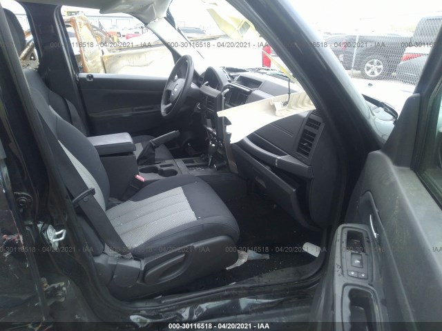 Photo 4 VIN: 1J4PN2GK8AW132385 - JEEP LIBERTY 