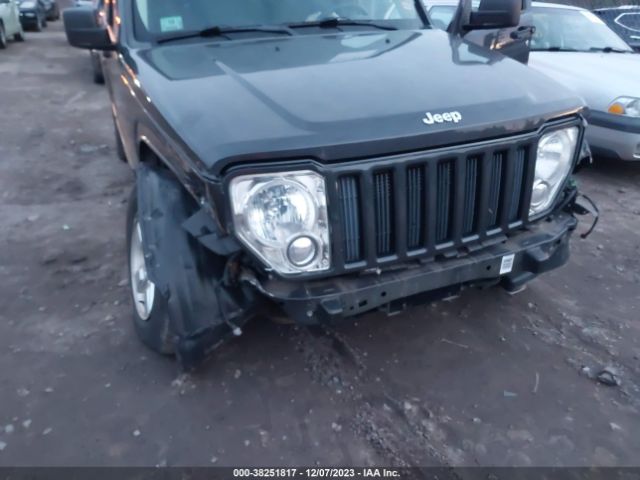 Photo 5 VIN: 1J4PN2GK8BW591823 - JEEP LIBERTY 