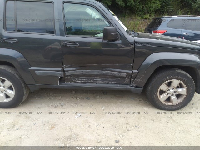 Photo 5 VIN: 1J4PN2GK9AW149437 - JEEP LIBERTY 