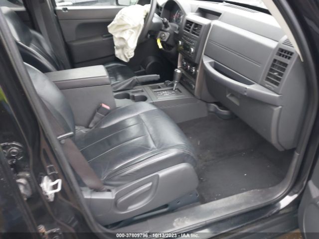 Photo 4 VIN: 1J4PN2GK9AW179523 - JEEP LIBERTY 