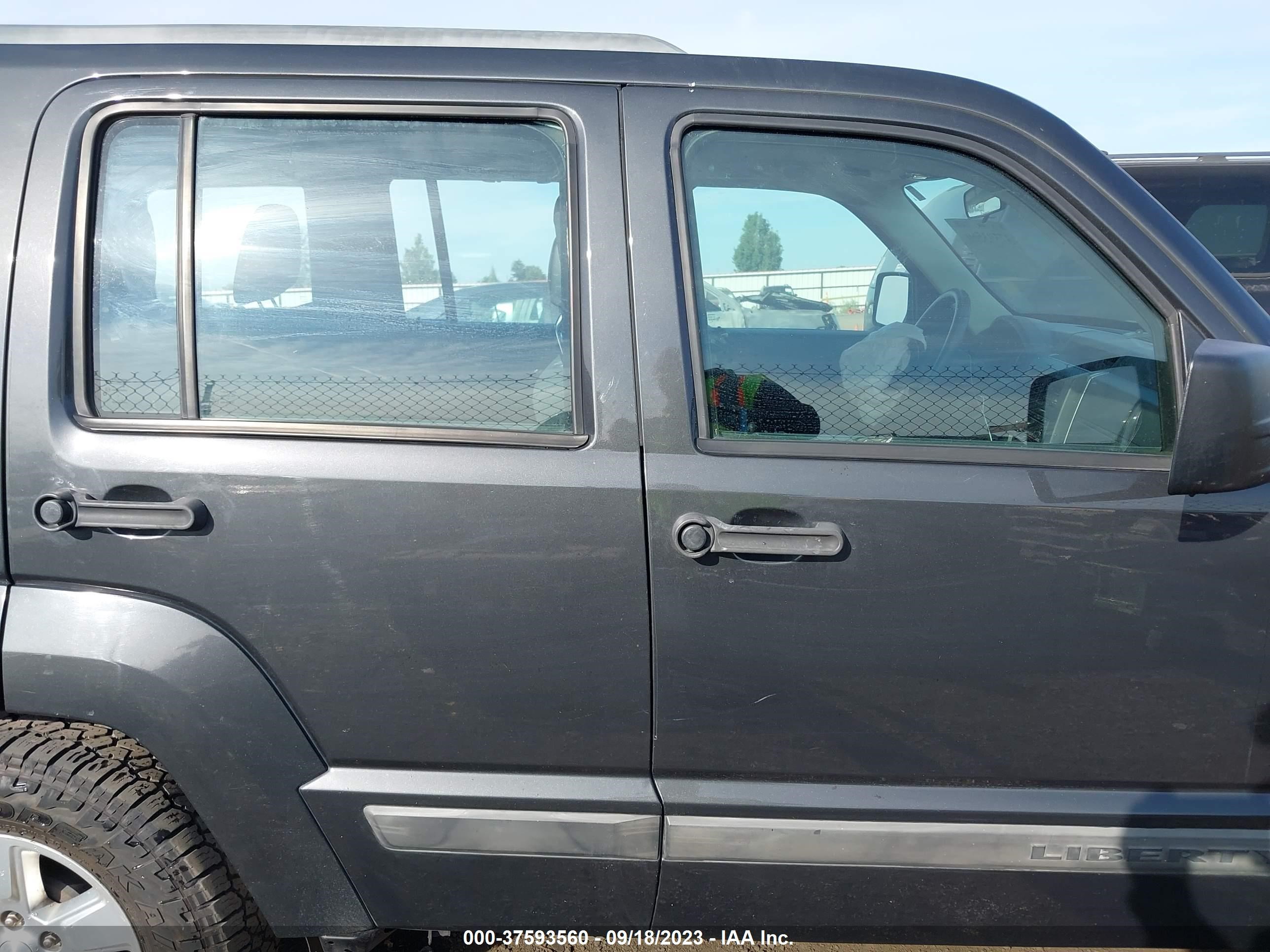 Photo 12 VIN: 1J4PN2GK9BW510523 - JEEP LIBERTY SP 