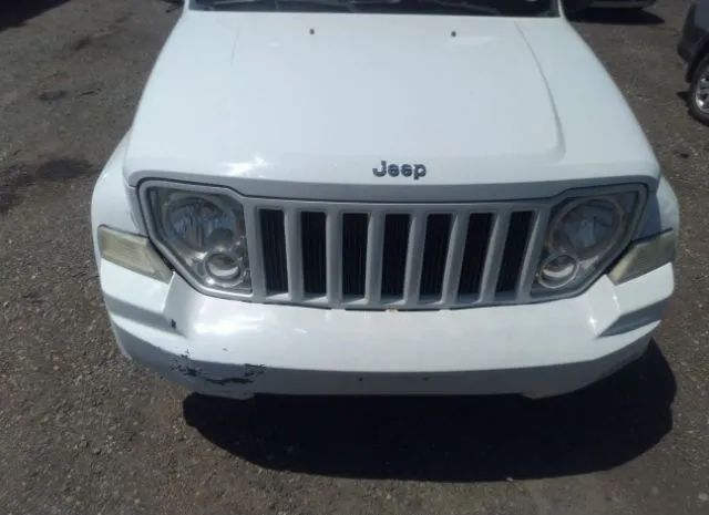 Photo 5 VIN: 1J4PN2GK9BW581897 - JEEP LIBERTY 