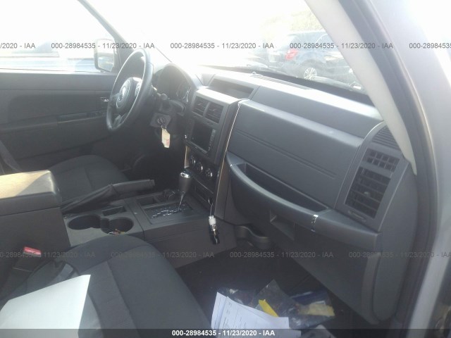 Photo 4 VIN: 1J4PN2GK9BW584511 - JEEP LIBERTY 