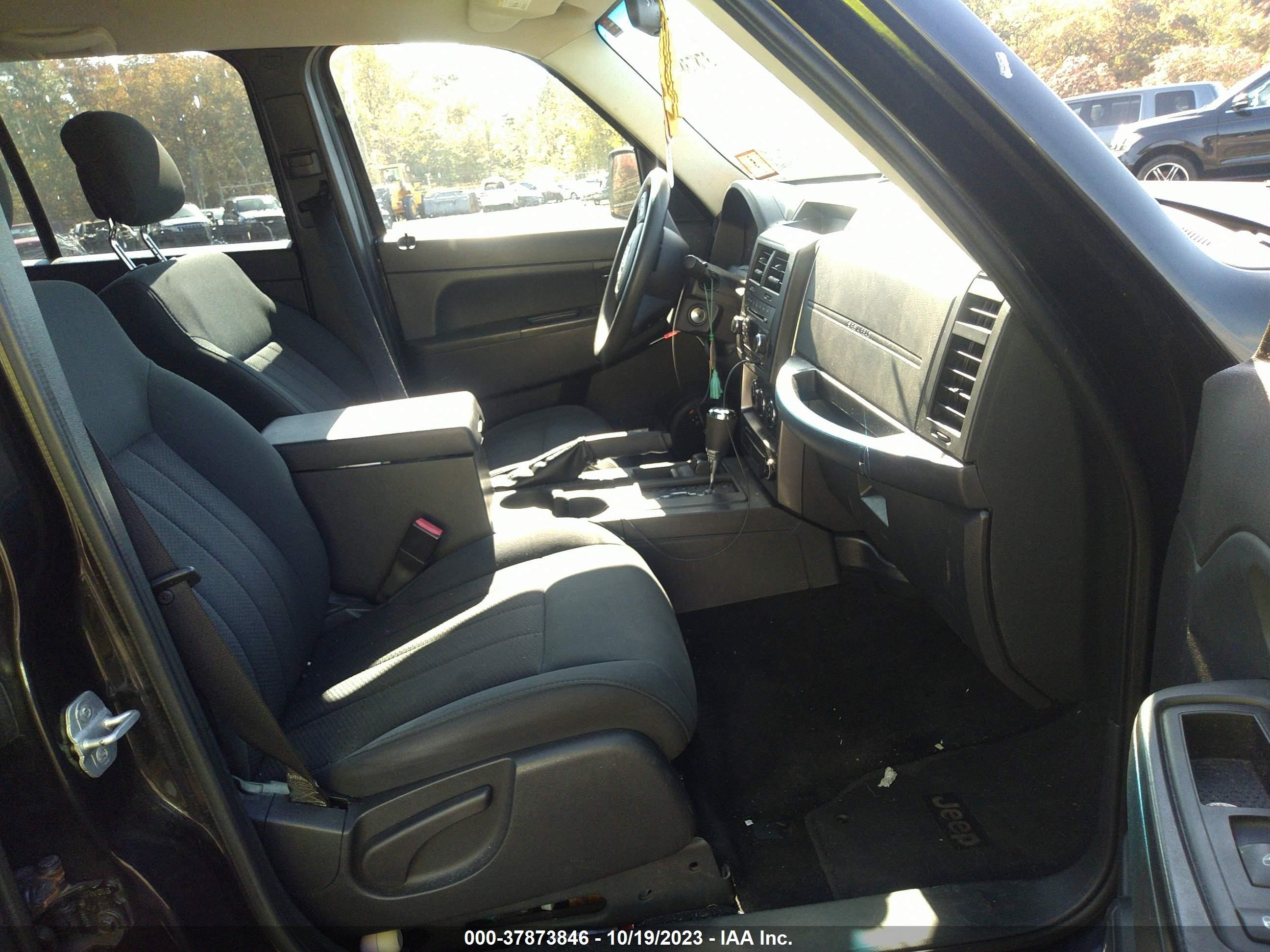 Photo 4 VIN: 1J4PN2GKXBW507517 - JEEP LIBERTY (NORTH AMERICA) 