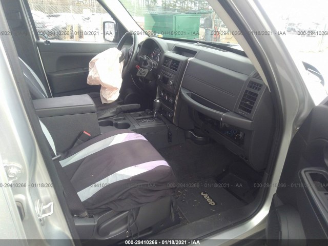 Photo 4 VIN: 1J4PN2GKXBW516444 - JEEP LIBERTY 