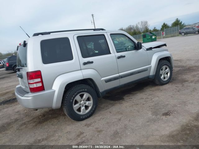 Photo 3 VIN: 1J4PN2GKXBW526231 - JEEP LIBERTY 