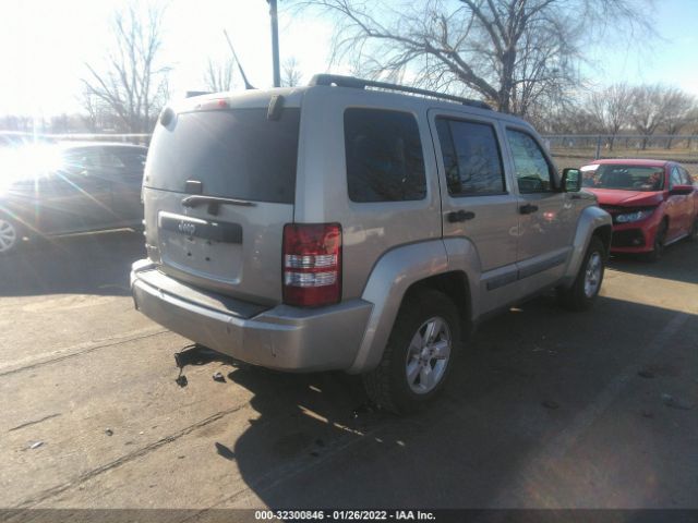 Photo 3 VIN: 1J4PN2GKXBW531879 - JEEP LIBERTY 