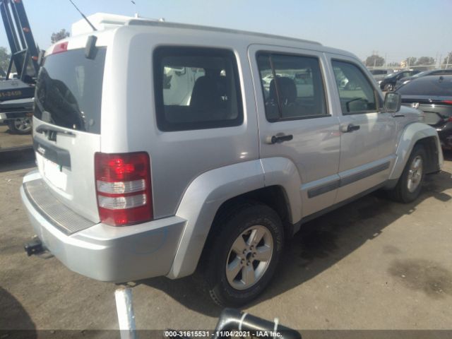 Photo 3 VIN: 1J4PN2GKXBW551890 - JEEP LIBERTY 