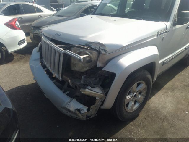 Photo 5 VIN: 1J4PN2GKXBW551890 - JEEP LIBERTY 