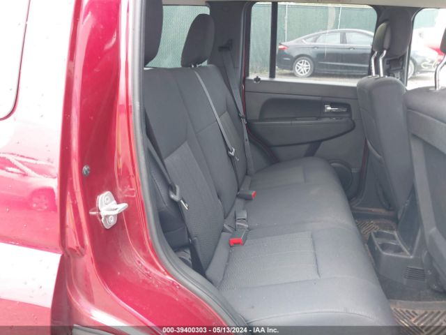 Photo 7 VIN: 1J4PN2GKXBW588938 - JEEP LIBERTY 