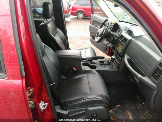 Photo 4 VIN: 1J4PN3GK0BW542850 - JEEP LIBERTY 