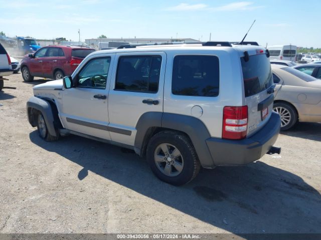 Photo 2 VIN: 1J4PN3GK2BW552747 - JEEP LIBERTY 