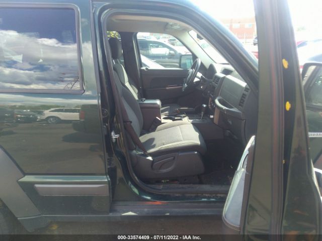 Photo 4 VIN: 1J4PN3GKXBW588976 - JEEP LIBERTY 