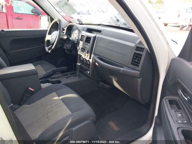 Photo 4 VIN: 1J4PP2GK0AW102162 - JEEP LIBERTY 