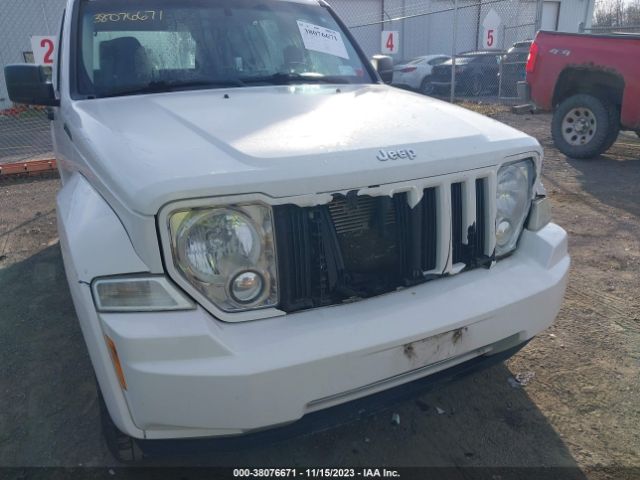 Photo 5 VIN: 1J4PP2GK0AW102162 - JEEP LIBERTY 