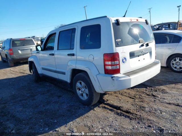 Photo 2 VIN: 1J4PP2GK1BW521669 - JEEP LIBERTY 