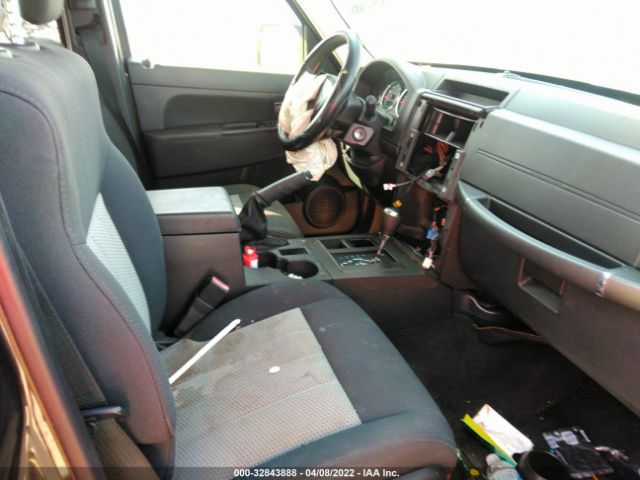 Photo 4 VIN: 1J4PP2GK3AW128772 - JEEP LIBERTY 