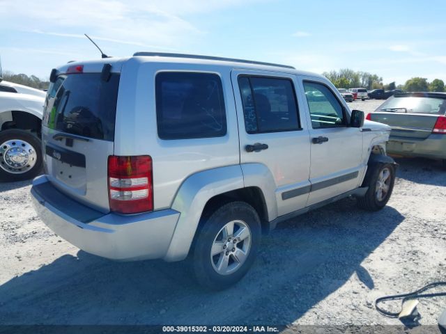 Photo 3 VIN: 1J4PP2GK3BW580285 - JEEP LIBERTY 