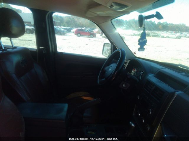 Photo 4 VIN: 1J4PP2GK5AW132516 - JEEP LIBERTY 