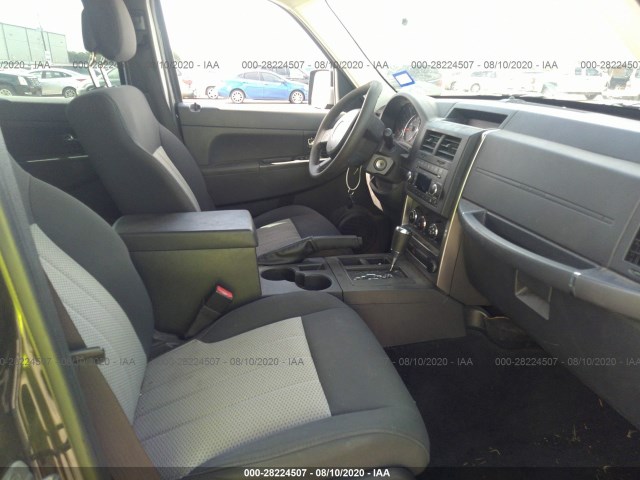 Photo 4 VIN: 1J4PP2GK5AW164625 - JEEP LIBERTY 