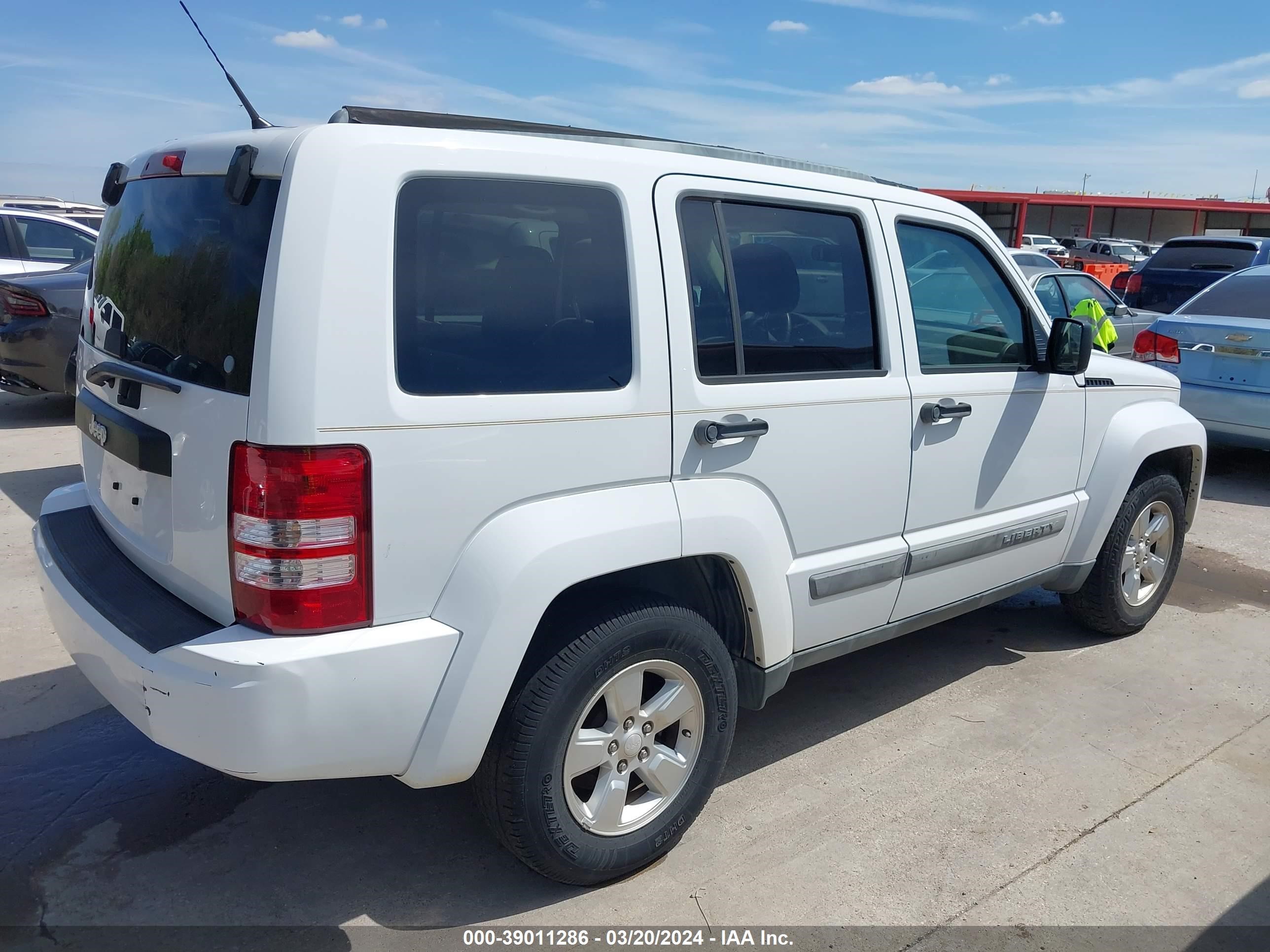 Photo 3 VIN: 1J4PP2GK5BW512862 - JEEP LIBERTY 