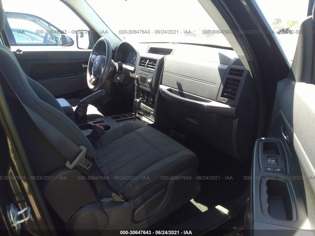 Photo 4 VIN: 1J4PP2GK5BW521285 - JEEP LIBERTY 