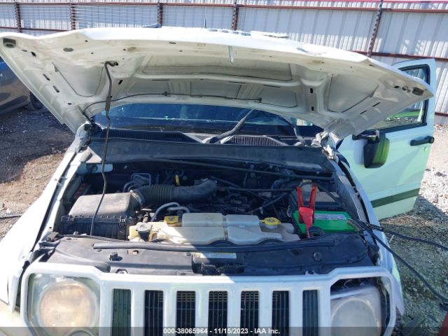 Photo 9 VIN: 1J4PP2GK7BW541599 - JEEP LIBERTY 