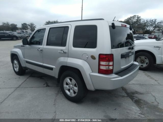 Photo 2 VIN: 1J4PP2GK8AW131828 - JEEP LIBERTY 