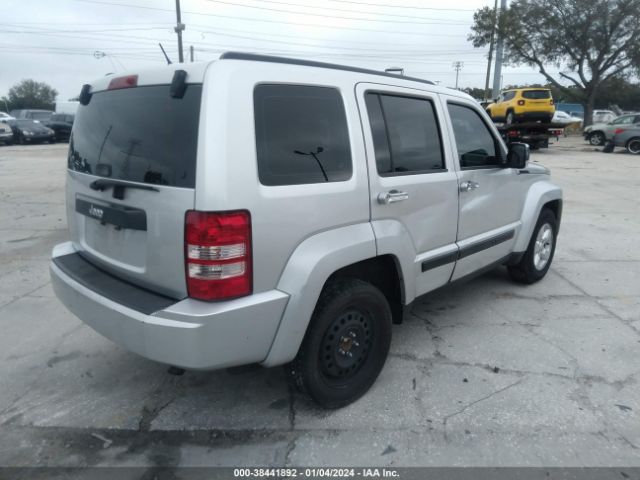 Photo 3 VIN: 1J4PP2GK8AW131828 - JEEP LIBERTY 