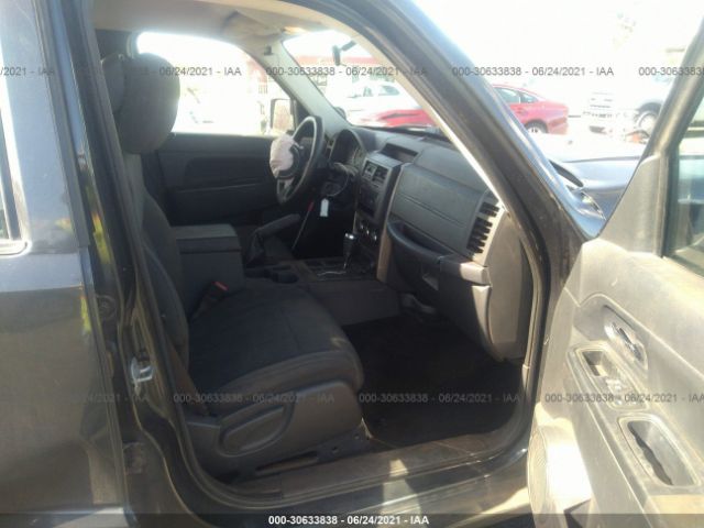 Photo 4 VIN: 1J4PP2GK8BW517053 - JEEP LIBERTY 