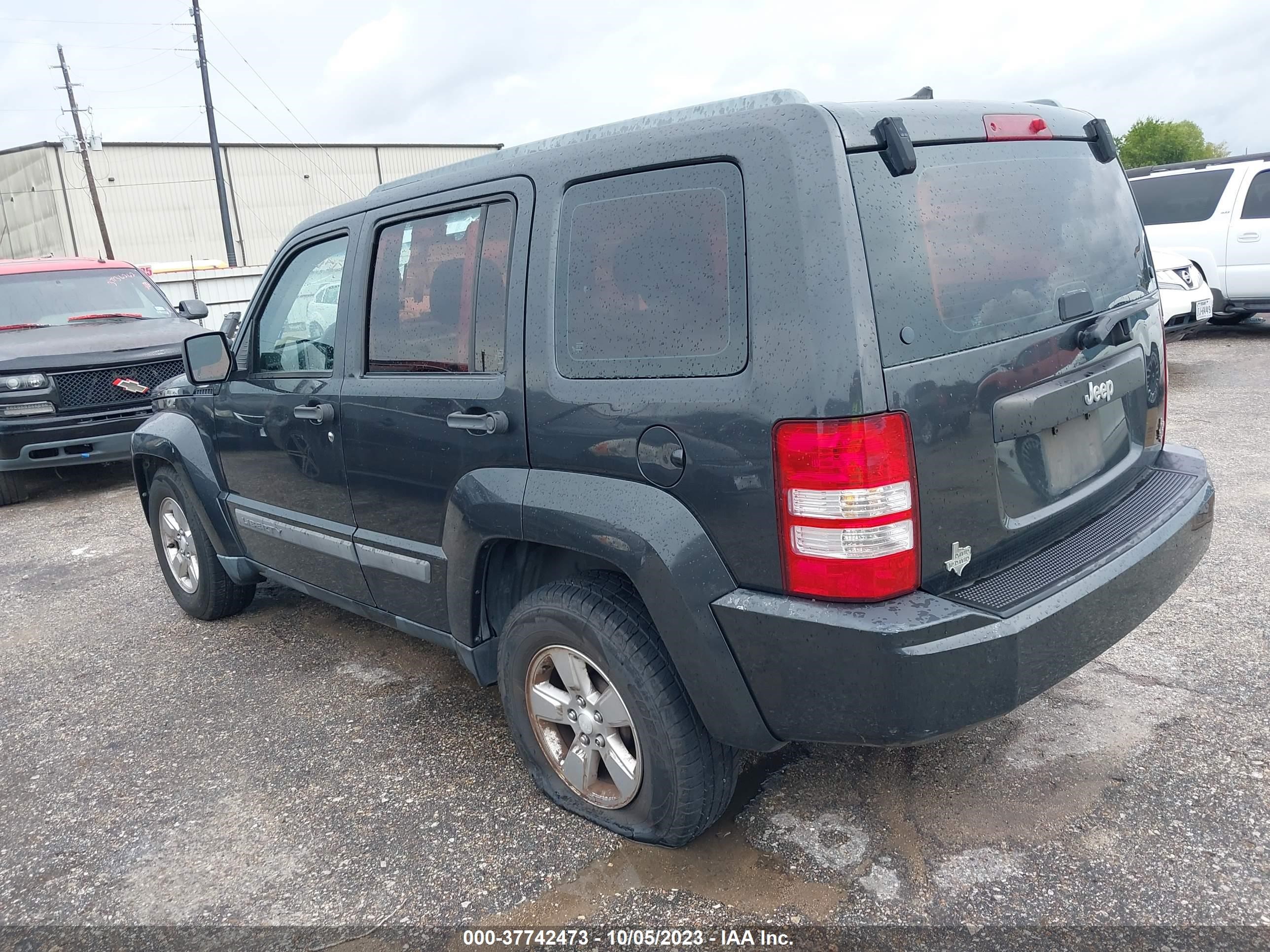 Photo 2 VIN: 1J4PP2GK8BW580511 - JEEP LIBERTY (NORTH AMERICA) 