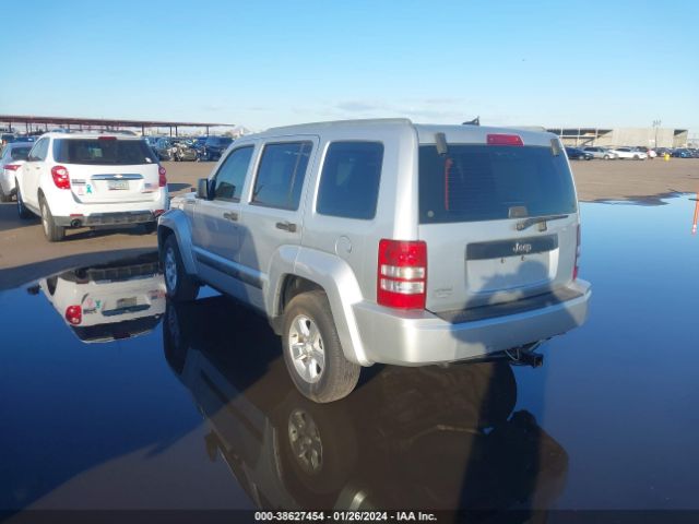 Photo 2 VIN: 1J4PP2GK8BW586163 - JEEP LIBERTY 