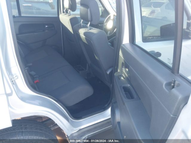 Photo 7 VIN: 1J4PP2GK8BW586163 - JEEP LIBERTY 