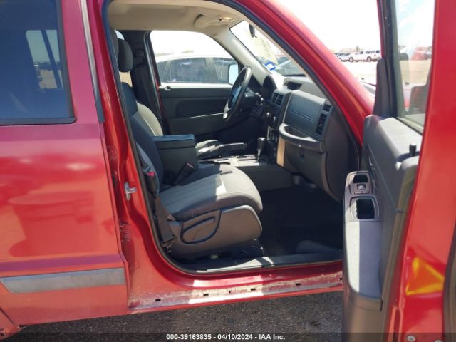 Photo 4 VIN: 1J4PP2GK9AW119235 - JEEP LIBERTY 